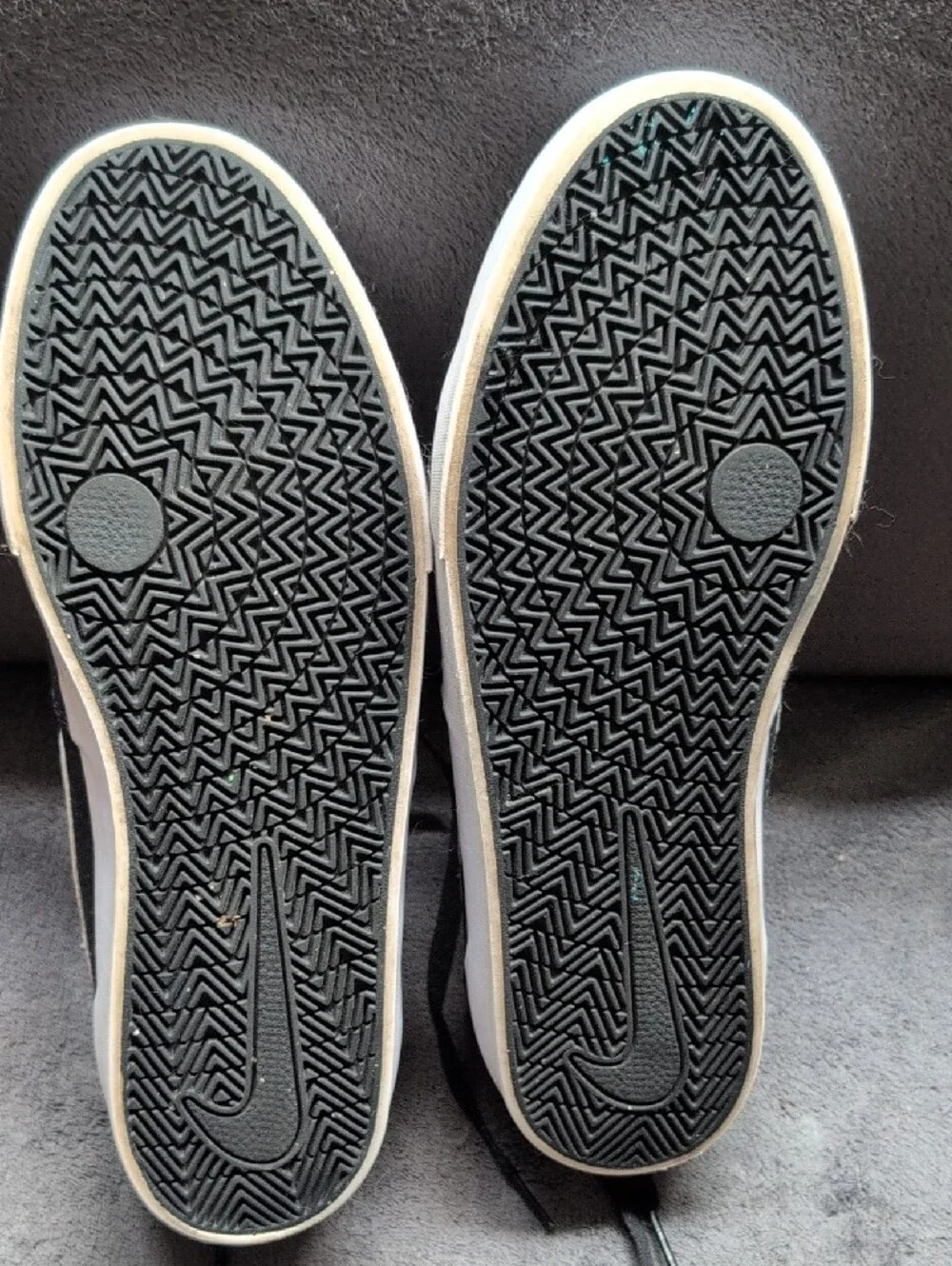 Nike Men’s Black & White Canvas Skate Sneakers